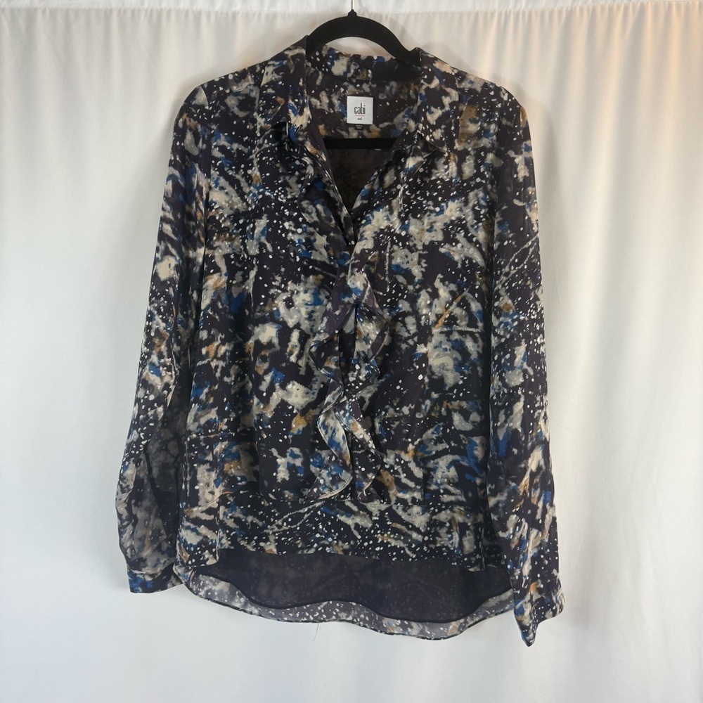 Cabi Starry Night Print Ruffle Button Up Shirt
Size:M Long Sleeve Blouse